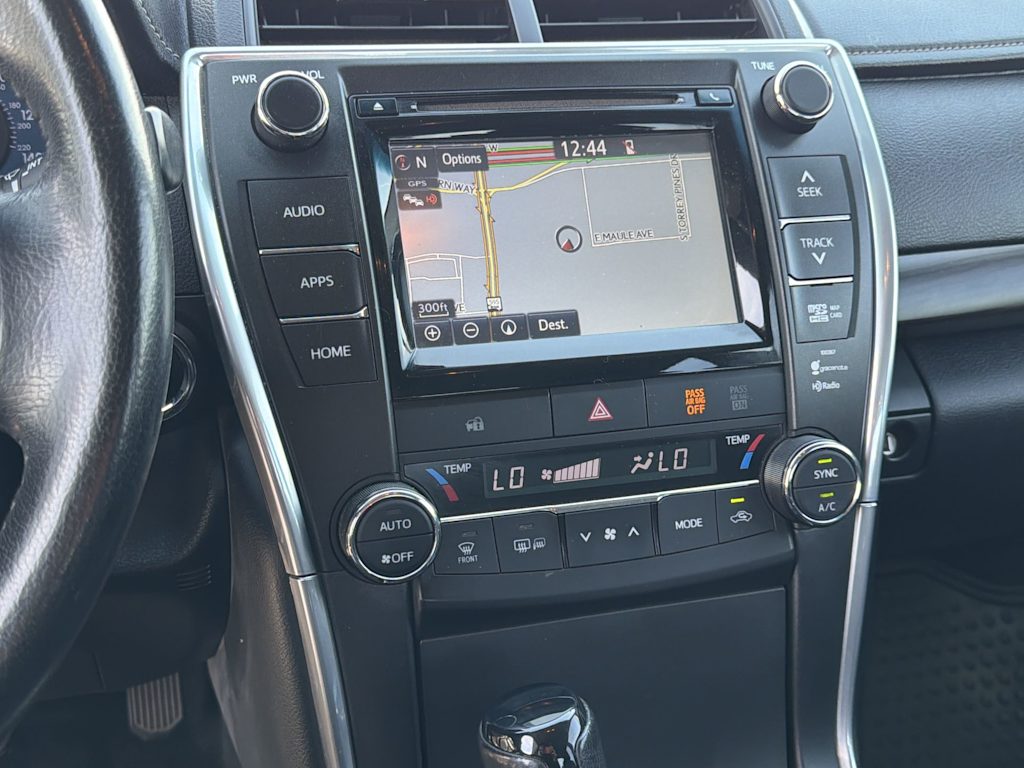 Thumbnail: 2015 Toyota Camry - 12