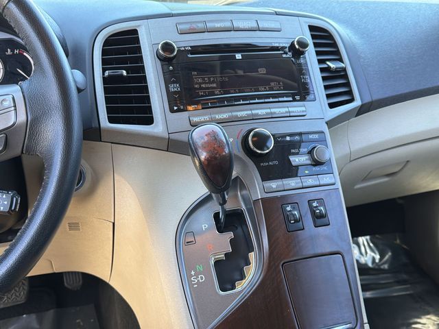 Thumbnail: 2010 Toyota Venza - 13