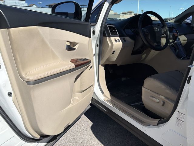 Thumbnail: 2010 Toyota Venza - 21
