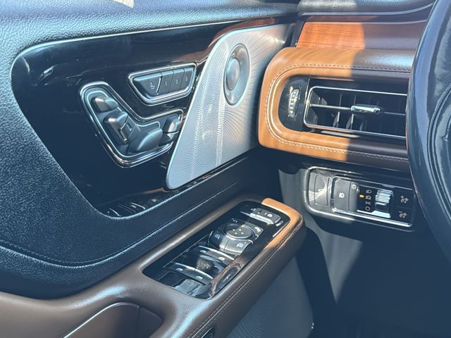 Thumbnail: 2020 Lincoln Aviator - 21