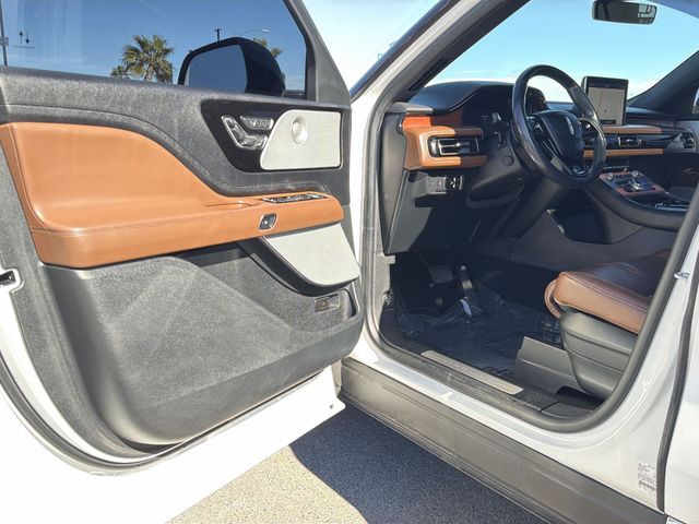 Thumbnail: 2020 Lincoln Aviator - 2