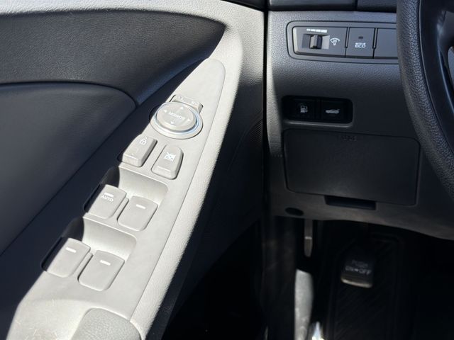 Thumbnail: 2012 Hyundai Sonata - 22