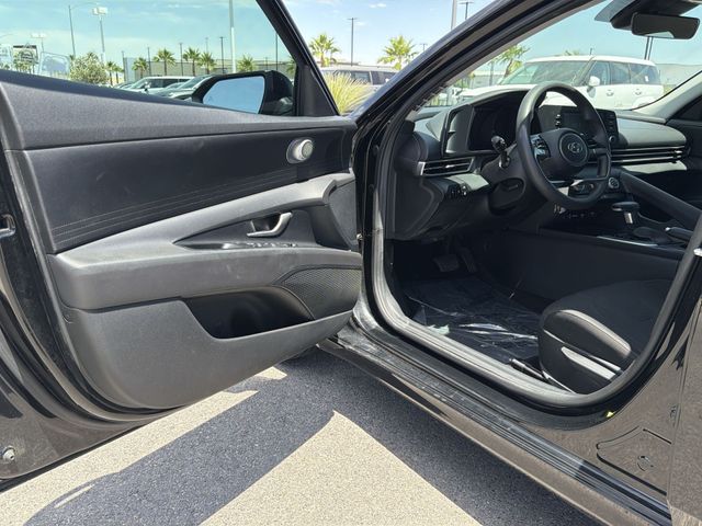 Thumbnail: 2022 Hyundai Elantra - 21
