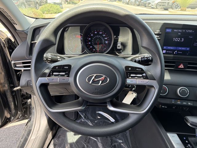 Thumbnail: 2022 Hyundai Elantra - 9