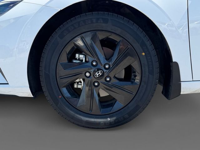 Thumbnail: 2023 Hyundai Elantra - 8