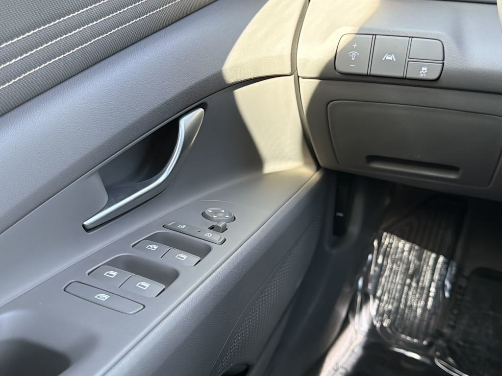 Thumbnail: 2022 Hyundai Elantra - 22