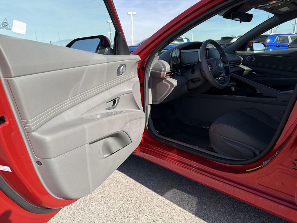 Thumbnail: 2022 Hyundai Elantra - 21