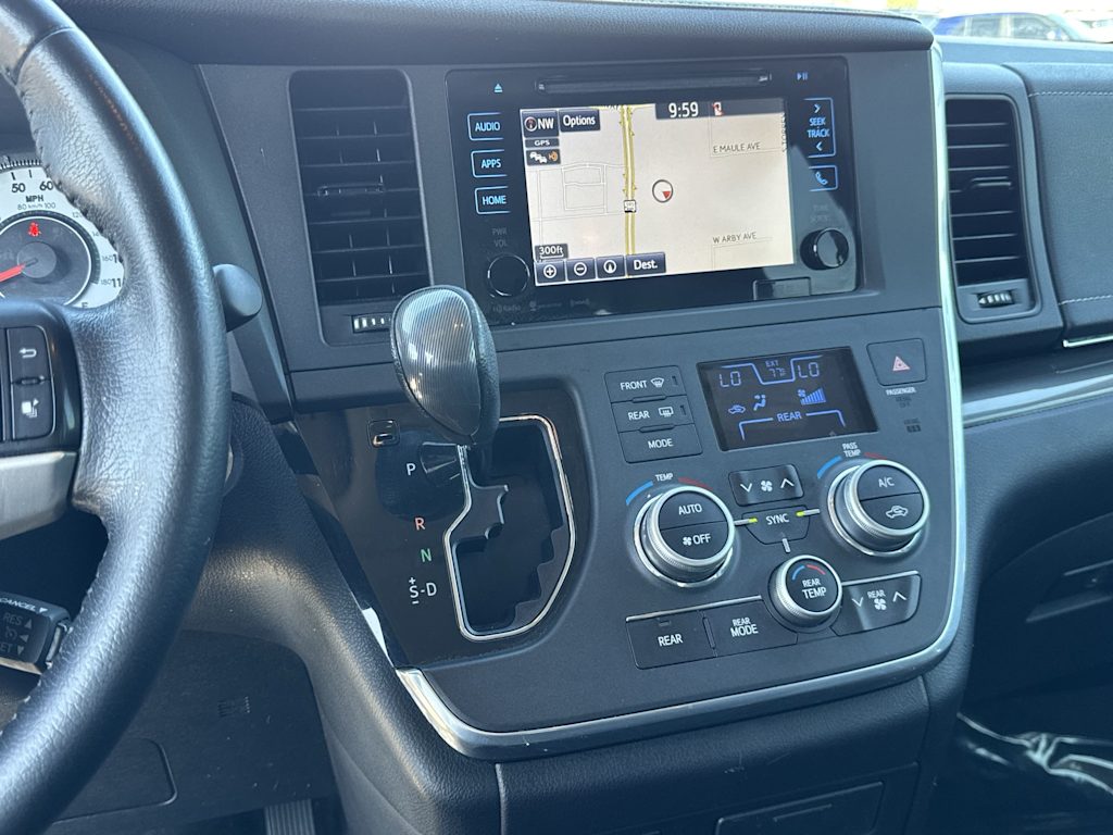 Thumbnail: 2016 Toyota Sienna - 13