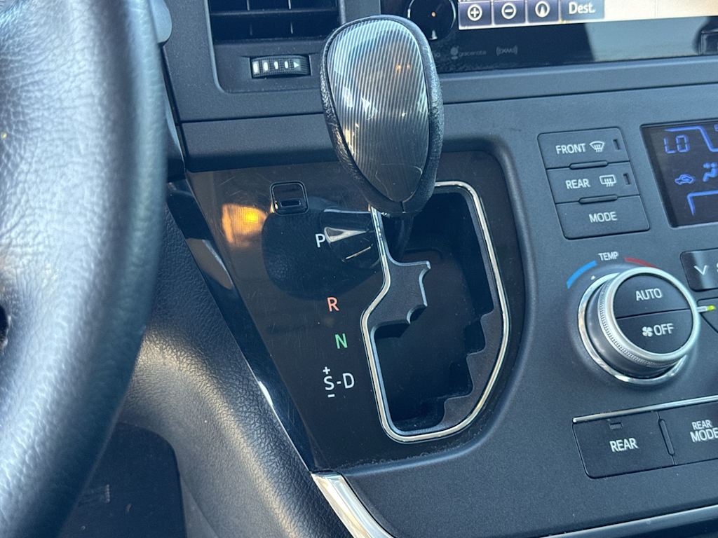 Thumbnail: 2016 Toyota Sienna - 14