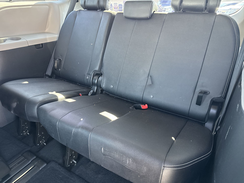 Thumbnail: 2016 Toyota Sienna - 12