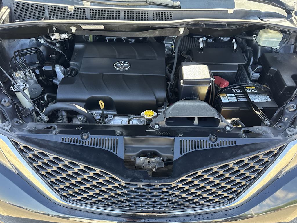 Thumbnail: 2016 Toyota Sienna - 8