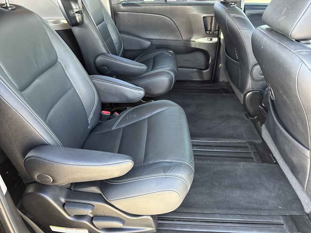 Thumbnail: 2016 Toyota Sienna - 25