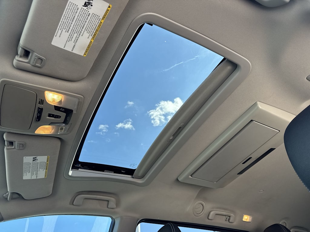 Thumbnail: 2016 Toyota Sienna - 23