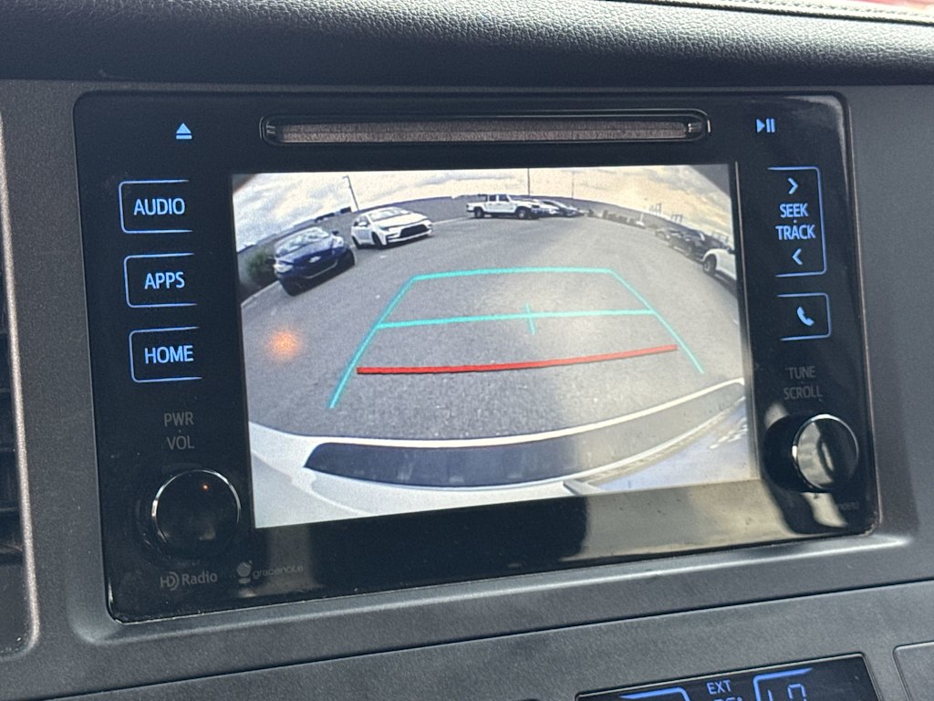 Thumbnail: 2015 Toyota Sienna - 27