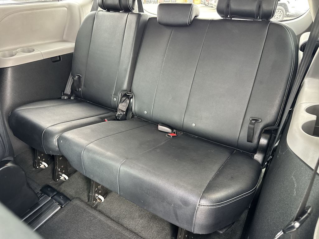 Thumbnail: 2015 Toyota Sienna - 11