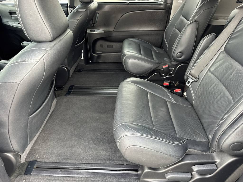 Thumbnail: 2015 Toyota Sienna - 23