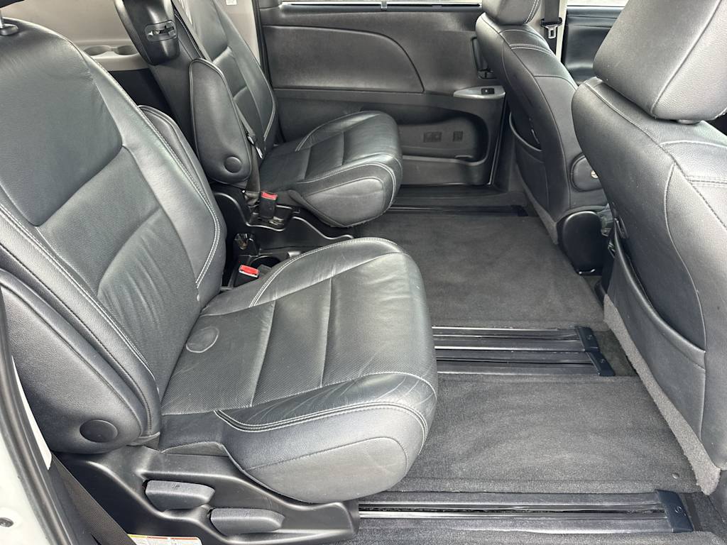 Thumbnail: 2015 Toyota Sienna - 24