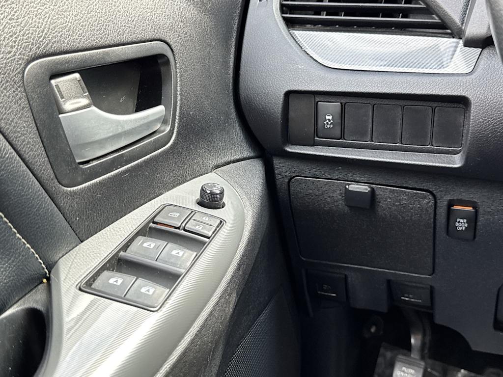 Thumbnail: 2015 Toyota Sienna - 21