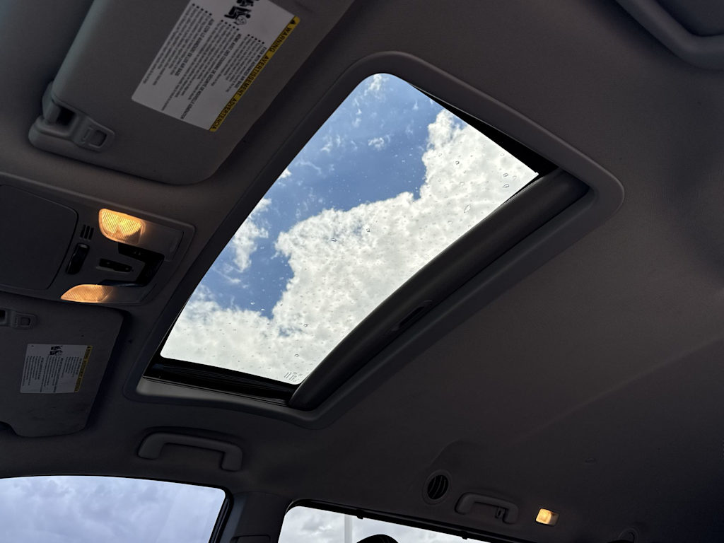 Thumbnail: 2015 Toyota Sienna - 22