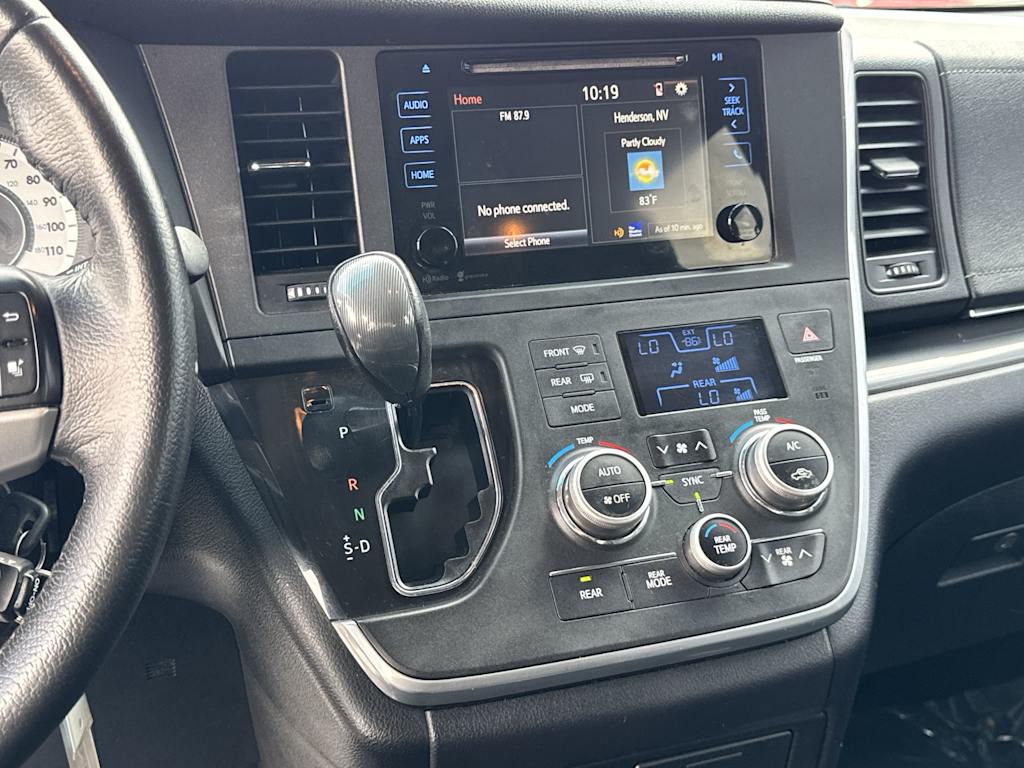 Thumbnail: 2015 Toyota Sienna - 12