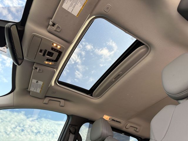 Thumbnail: 2025 Toyota Sienna - 22