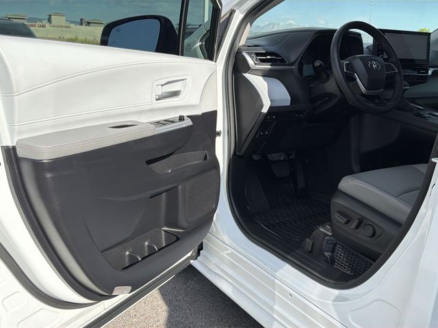 Thumbnail: 2025 Toyota Sienna - 20