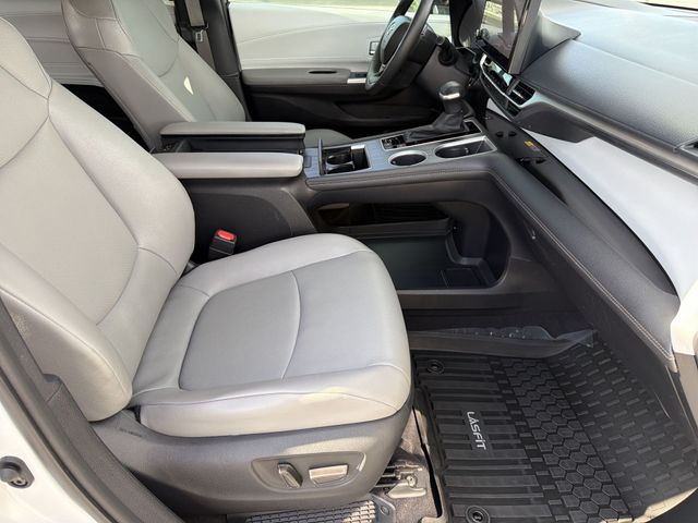 Thumbnail: 2025 Toyota Sienna - 25