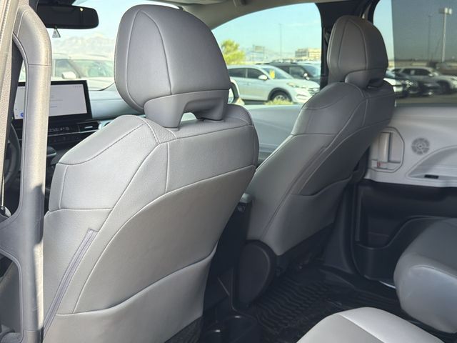 Thumbnail: 2025 Toyota Sienna - 11