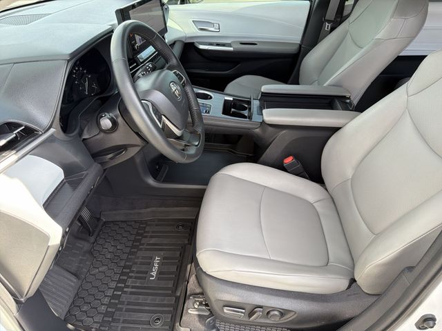 Thumbnail: 2025 Toyota Sienna - 10