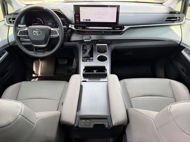 Thumbnail: 2025 Toyota Sienna - 2