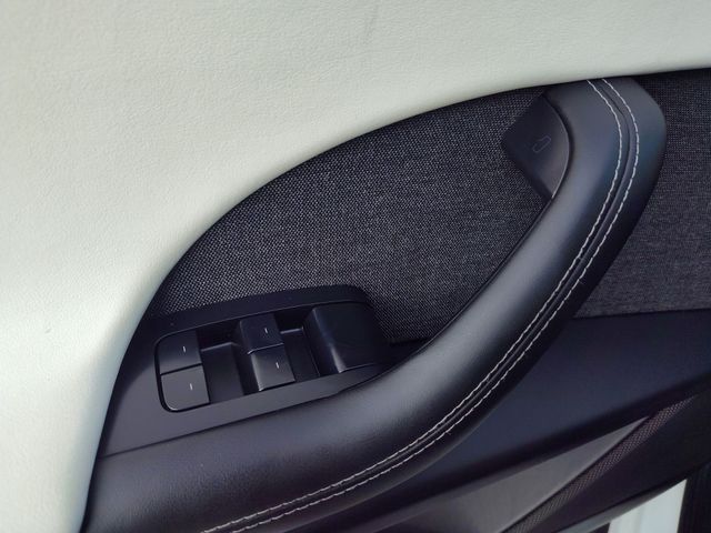 Thumbnail: 2022 Tesla Model X - 20