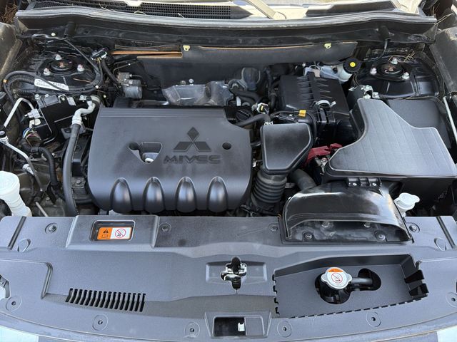 Thumbnail: 2019 Mitsubishi Outlander - 8