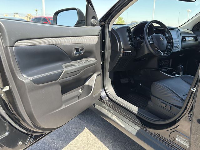 Thumbnail: 2019 Mitsubishi Outlander - 21