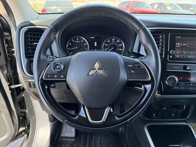 Thumbnail: 2019 Mitsubishi Outlander - 9