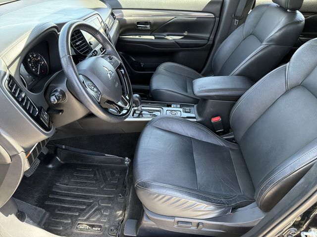 Thumbnail: 2019 Mitsubishi Outlander - 10