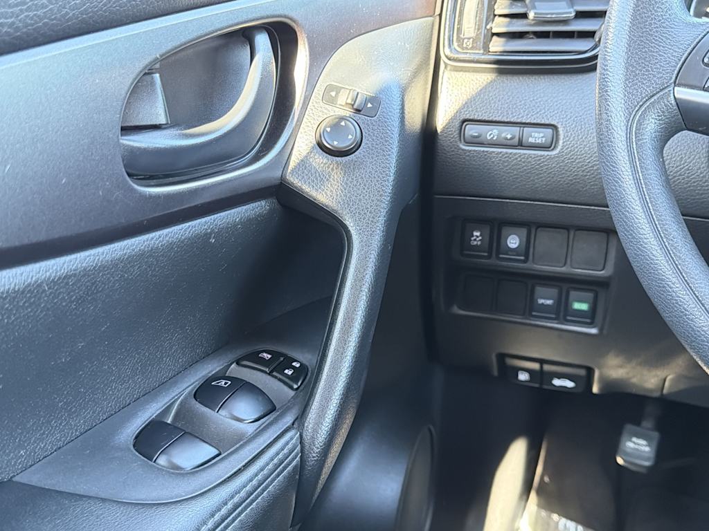 Thumbnail: 2021 Nissan Rogue Sport - 23