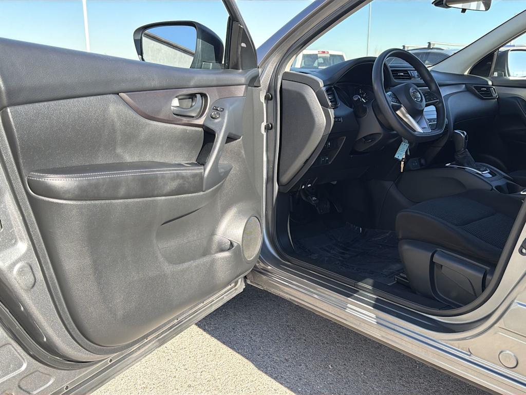 Thumbnail: 2021 Nissan Rogue Sport - 22