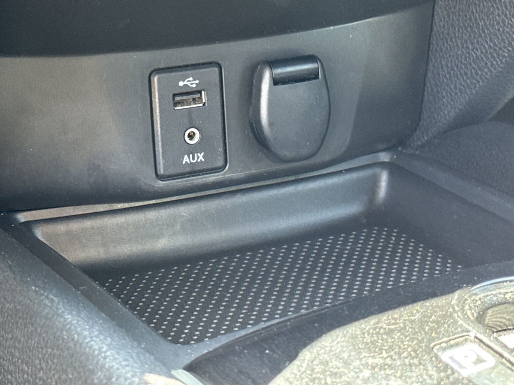 2016 Nissan Rogue SL 24