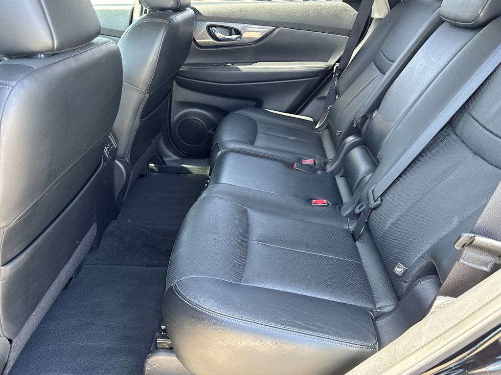 2016 Nissan Rogue SL 11