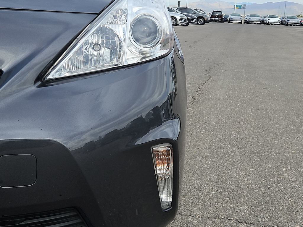 2012 Toyota Prius v Five 21