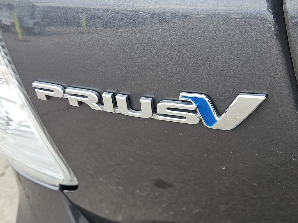 2012 Toyota Prius v Five 22