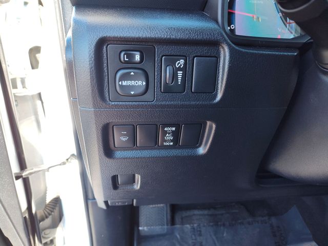 Thumbnail: 2017 Toyota 4Runner - 21