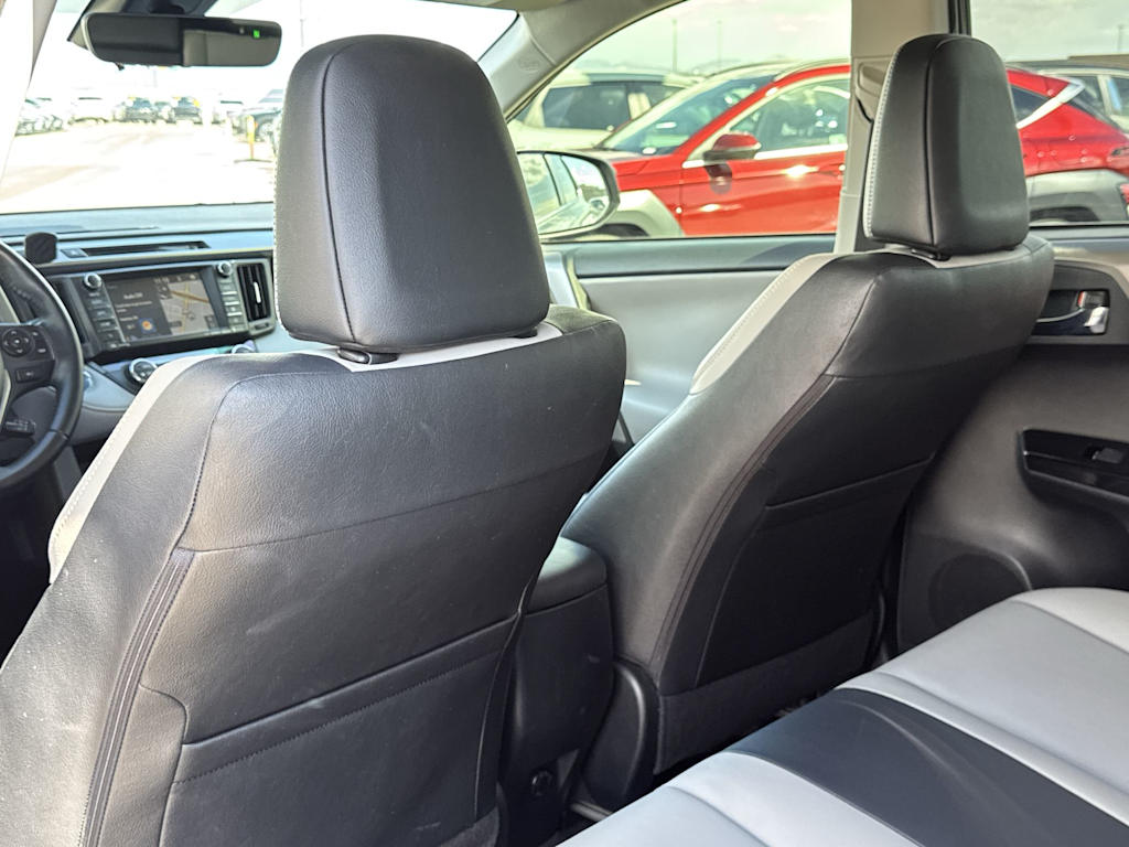 Thumbnail: 2016 Toyota RAV4 - 11