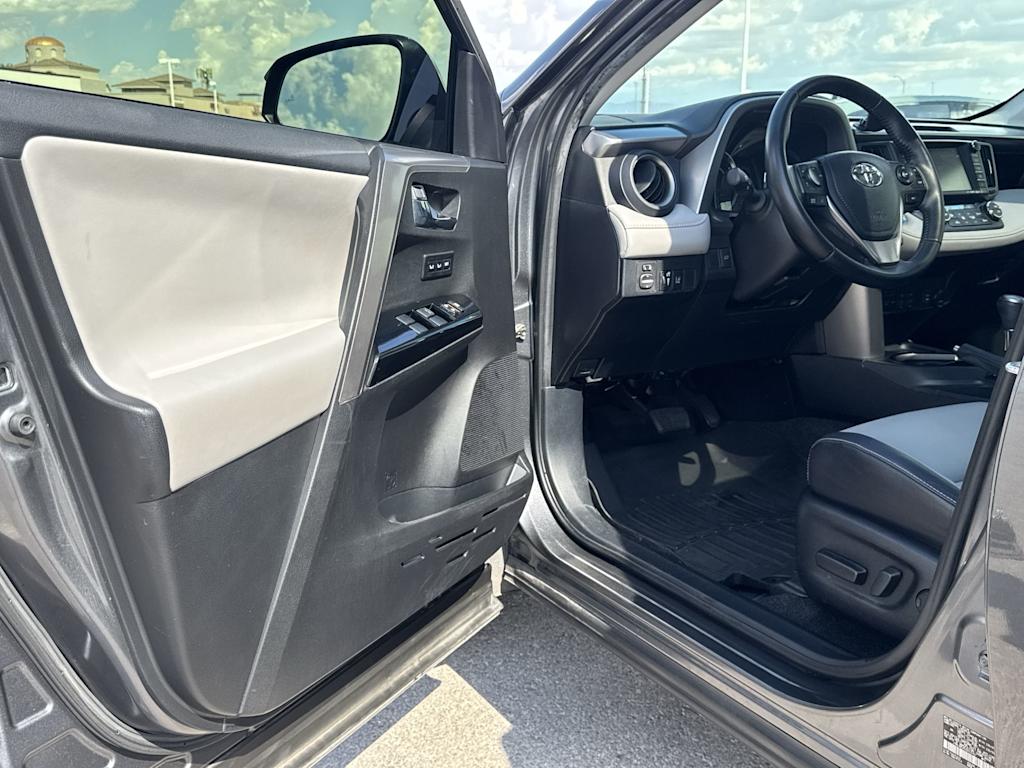 Thumbnail: 2016 Toyota RAV4 - 20