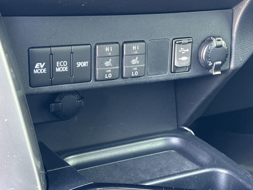 Thumbnail: 2016 Toyota RAV4 - 28