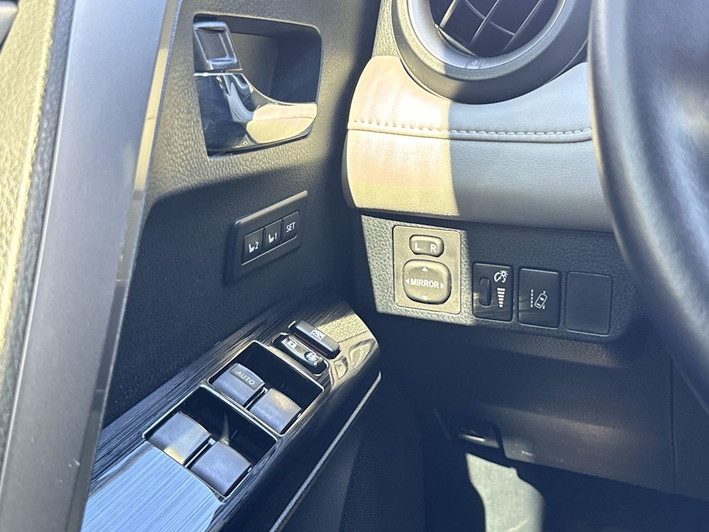 Thumbnail: 2016 Toyota RAV4 - 21