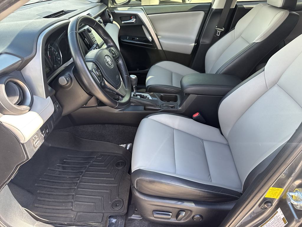 Thumbnail: 2016 Toyota RAV4 - 9