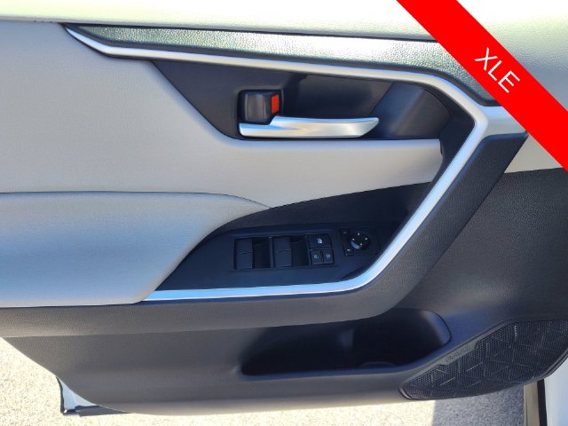 Thumbnail: 2019 Toyota RAV4 - 21