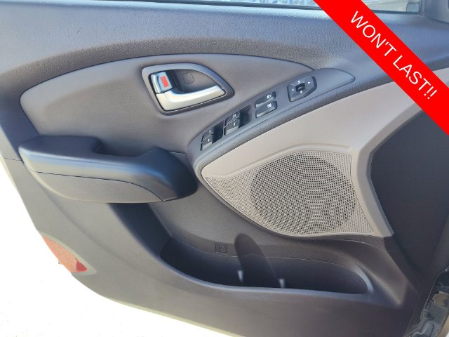 Thumbnail: 2010 Hyundai Tucson - 13
