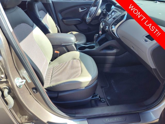 Thumbnail: 2010 Hyundai Tucson - 16